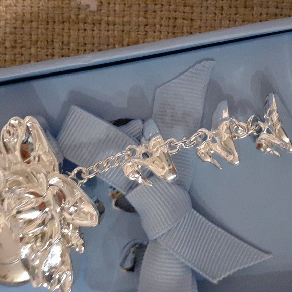 Newbridge Swan and Cygnet Keyring - Picture 4 of 6